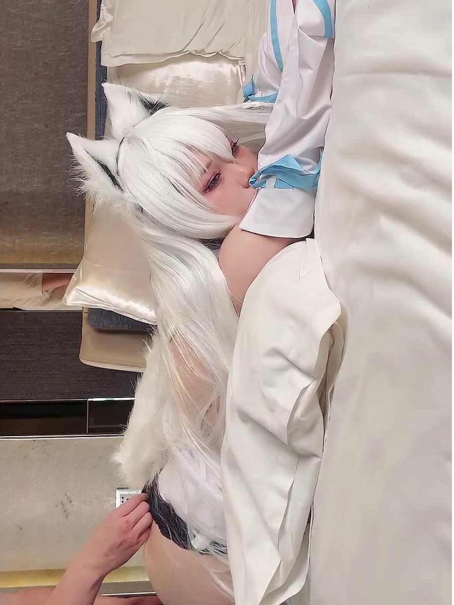 cos小姐姐清纯可爱，被骑在胯下疯狂输出