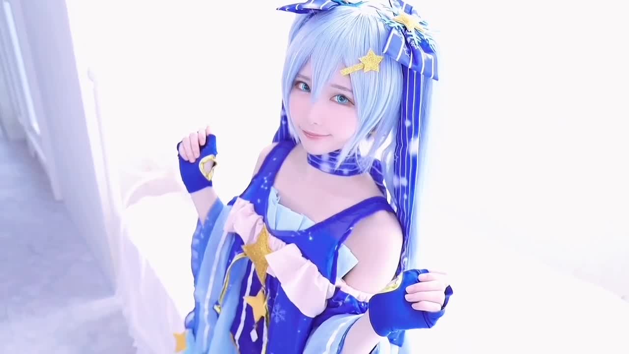 难得一见的高颜值高质量cos下海拍摄作品，尤其是被抓住马尾冲刺与前半段的唯美拍摄形成了强烈反差