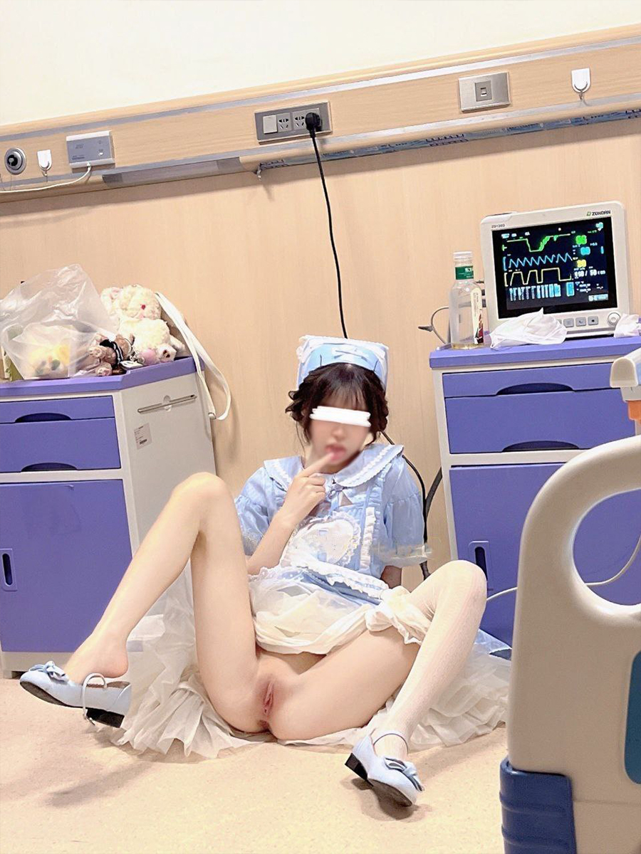 我也好想要这种可爱的萝莉女仆口牙，这个粉嫩美穴，感觉好是柔软的感觉