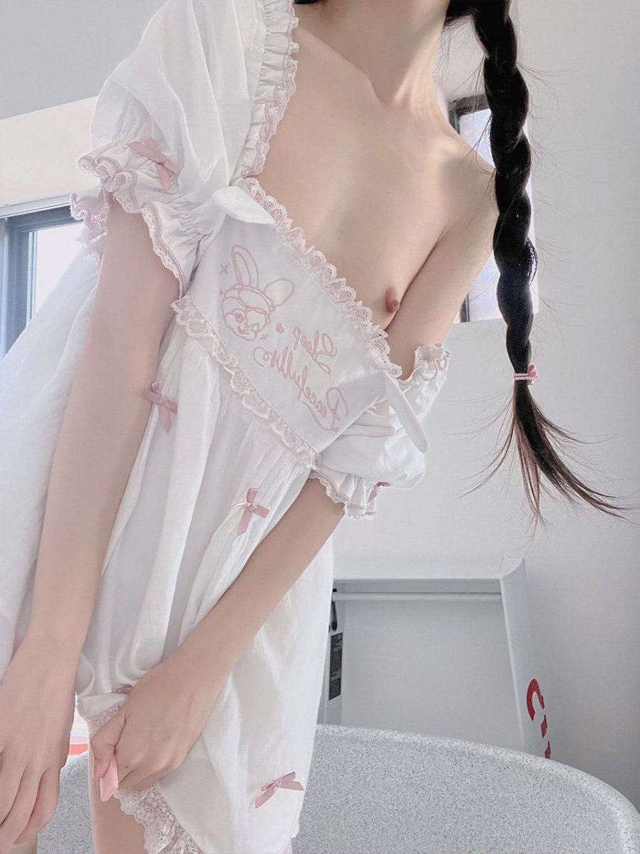 肉肉的嫩穴，粉粉的阴道，才揉两下小穴就淫水乱流了么？